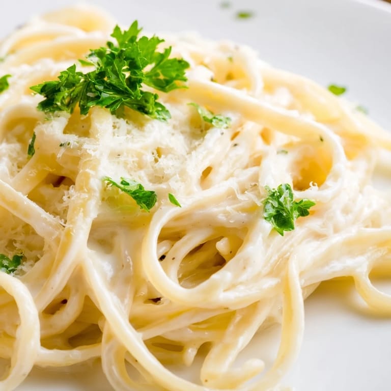A close-up of creamy Roasted Garlic Cream Pasta with fresh parsley, perfect for comforting weeknight dinners.